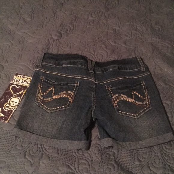Cute jean shorts! New with tags - Picture 2 of 2